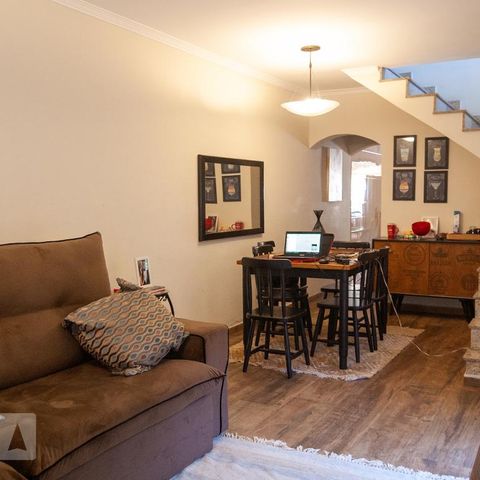 Casa à venda com 150m², 3 quartos e 2 vagas Casa à venda com 150m², 3 quartos e 2 vagasSala