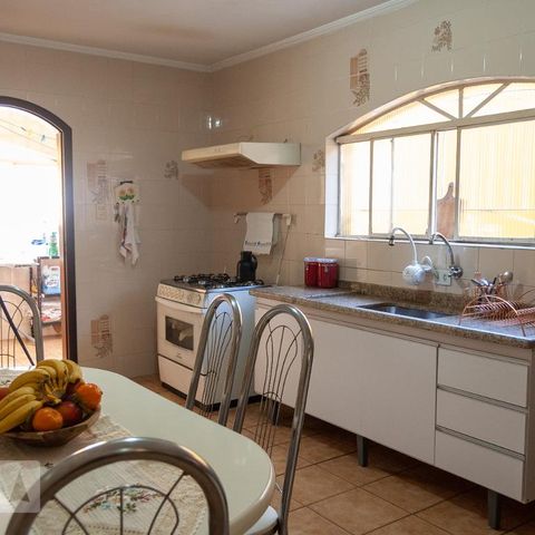 Casa à venda com 150m², 3 quartos e 2 vagas Casa à venda com 150m², 3 quartos e 2 vagasCozinha