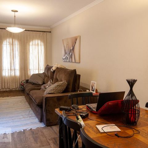 Casa à venda com 150m², 3 quartos e 2 vagas Casa à venda com 150m², 3 quartos e 2 vagasSala