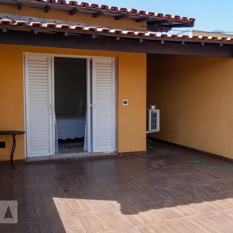Casa à venda com 150m², 3 quartos e 2 vagas Casa à venda com 150m², 3 quartos e 2 vagasVaranda