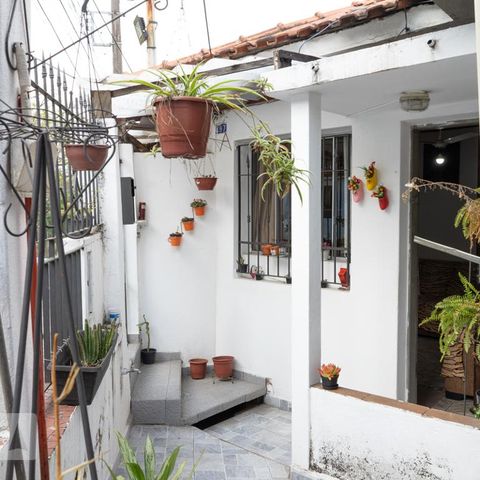 Casa à venda com 150m², 3 quartos e 1 vaga Casa à venda com 150m², 3 quartos e 1 vagaEntrada