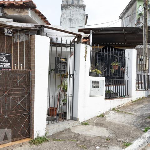 Casa à venda com 150m², 3 quartos e 1 vaga Casa à venda com 150m², 3 quartos e 1 vagaFachada