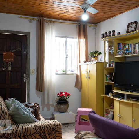 Casa à venda com 150m², 3 quartos e 1 vaga Casa à venda com 150m², 3 quartos e 1 vagaSala
