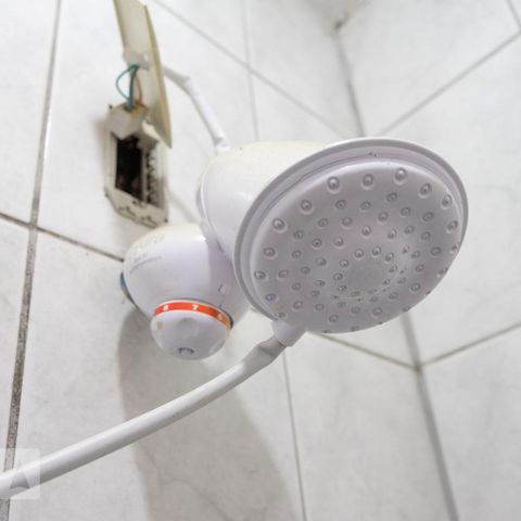 Casa à venda com 150m², 3 quartos e 1 vaga Casa à venda com 150m², 3 quartos e 1 vagaBanheiro fundos