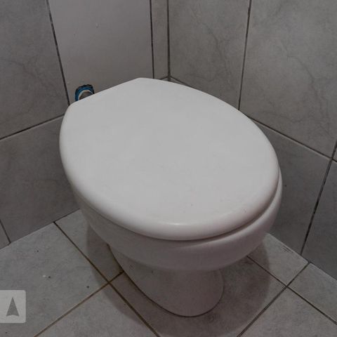 Casa à venda com 150m², 3 quartos e 1 vaga Casa à venda com 150m², 3 quartos e 1 vagaBanheiro fundos