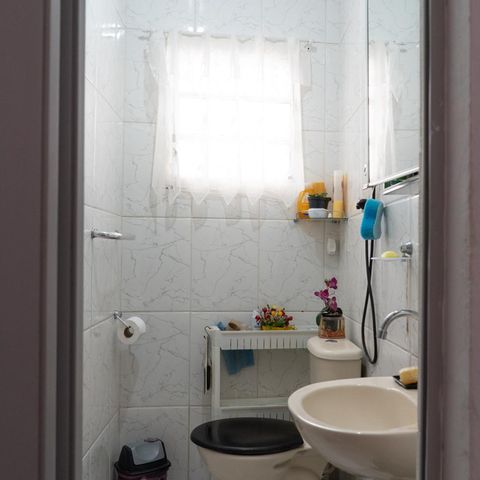 Casa à venda com 150m², 3 quartos e 1 vaga Casa à venda com 150m², 3 quartos e 1 vagaBanheiro