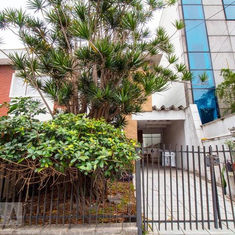 Casa à venda com 196m², 4 quartos e 2 vagasFachada