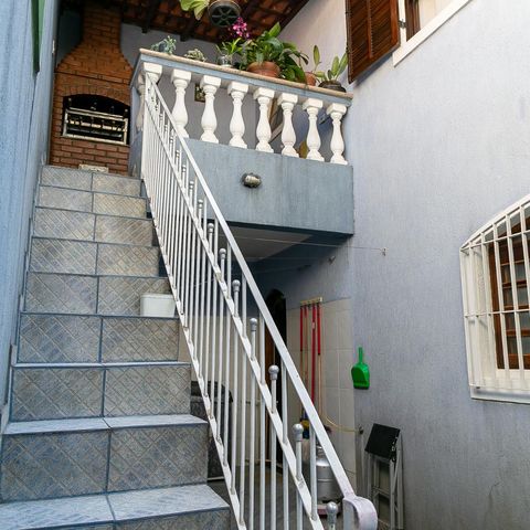 Casa à venda com 220m², 3 quartos e 3 vagasQuintal fundos