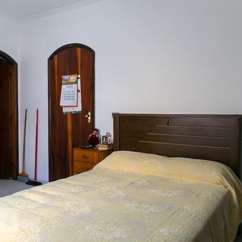 Casa à venda com 220m², 3 quartos e 3 vagasSuíte