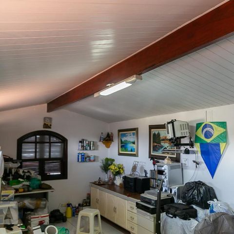 Casa à venda com 220m², 3 quartos e 3 vagasSótão