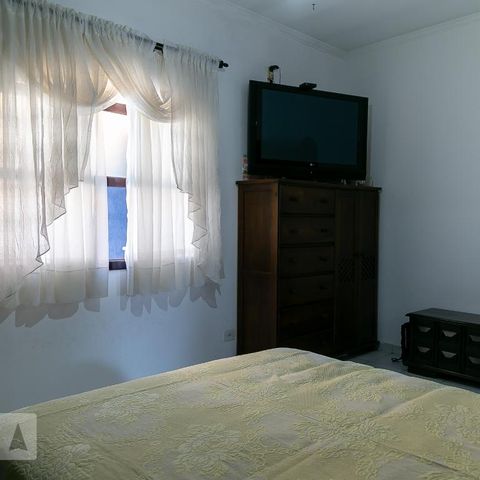 Casa à venda com 220m², 3 quartos e 3 vagasSuíte