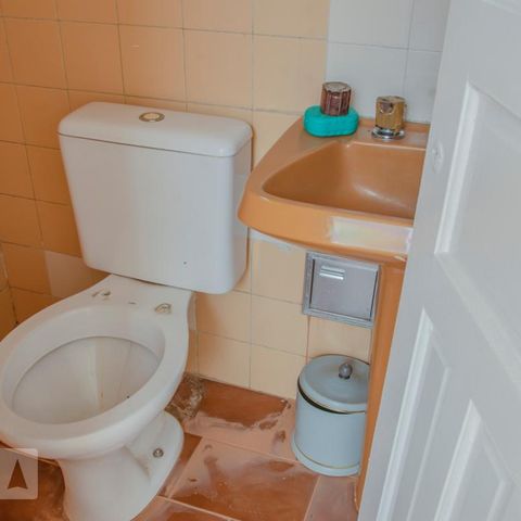 Casa de condomínio para alugar com 110m², 3 quartos e 2 vagasBanheiro de serviço