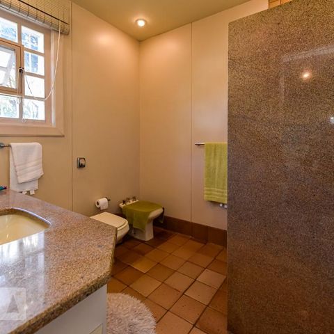 Casa à venda com 700m², 4 quartos e 4 vagas Casa à venda com 700m², 4 quartos e 4 vagasBanheiro da Suíte 3