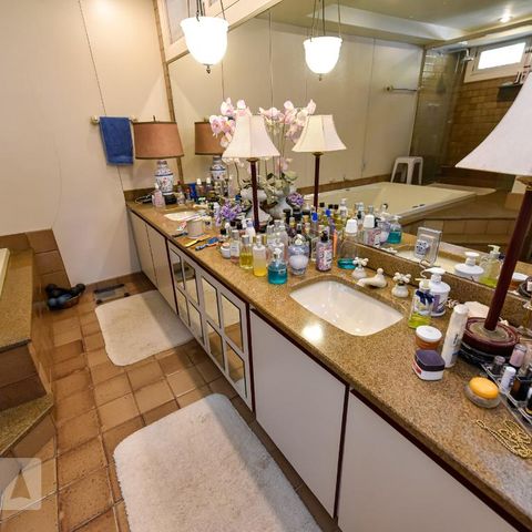 Casa à venda com 700m², 4 quartos e 4 vagas Casa à venda com 700m², 4 quartos e 4 vagasBanheiro da Suíte 1