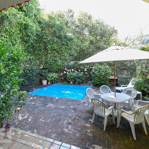Casa à venda com 700m², 4 quartos e 4 vagas Casa à venda com 700m², 4 quartos e 4 vagasÁrea Externa - Piscina