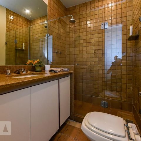 Casa à venda com 700m², 4 quartos e 4 vagas Casa à venda com 700m², 4 quartos e 4 vagasBanheiro da Suíte 4