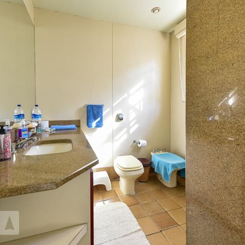 Casa à venda com 700m², 4 quartos e 4 vagas Casa à venda com 700m², 4 quartos e 4 vagasBanheiro da Suíte 2
