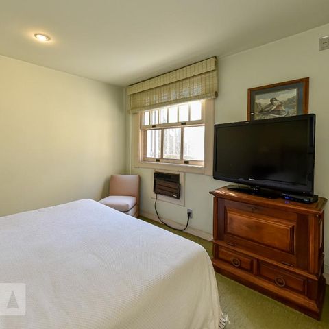 Casa à venda com 700m², 4 quartos e 4 vagas Casa à venda com 700m², 4 quartos e 4 vagasSuíte 4