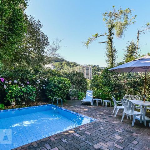 Casa à venda com 700m², 4 quartos e 4 vagas Casa à venda com 700m², 4 quartos e 4 vagasÁrea Externa - Piscina