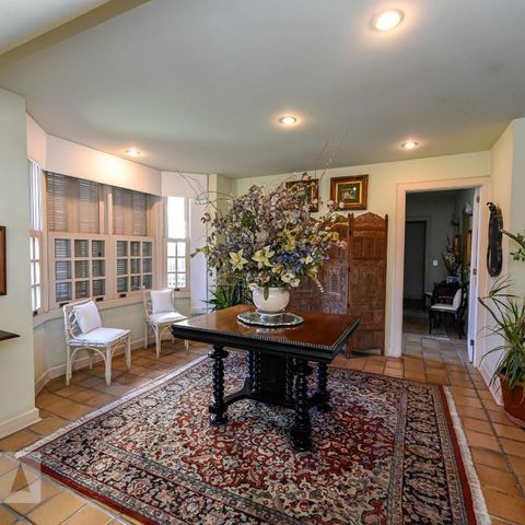 Casa à venda com 700m², 4 quartos e 4 vagas Casa à venda com 700m², 4 quartos e 4 vagasHall de Entrada