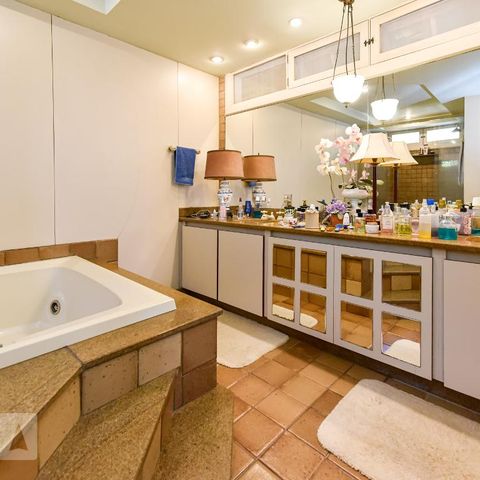 Casa à venda com 700m², 4 quartos e 4 vagas Casa à venda com 700m², 4 quartos e 4 vagasBanheiro da Suíte 1