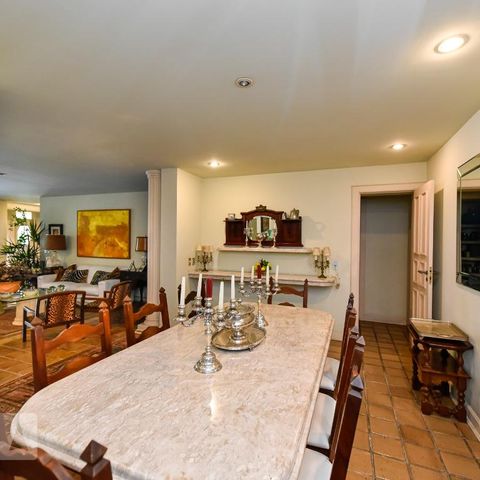 Casa à venda com 700m², 4 quartos e 4 vagas Casa à venda com 700m², 4 quartos e 4 vagasSala de Jantar