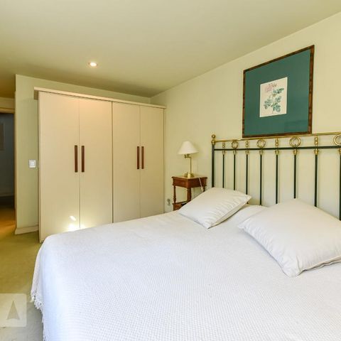 Casa à venda com 700m², 4 quartos e 4 vagas Casa à venda com 700m², 4 quartos e 4 vagasSuíte 4