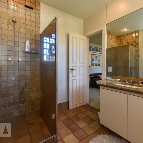 Casa à venda com 700m², 4 quartos e 4 vagas Casa à venda com 700m², 4 quartos e 4 vagasBanheiro da Suíte 3