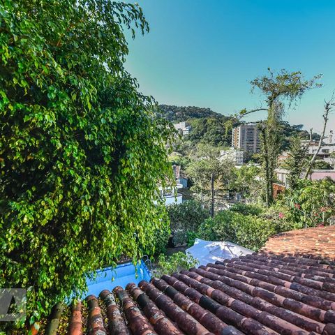 Casa à venda com 700m², 4 quartos e 4 vagas Casa à venda com 700m², 4 quartos e 4 vagasVista da Varanda da Suíte 1