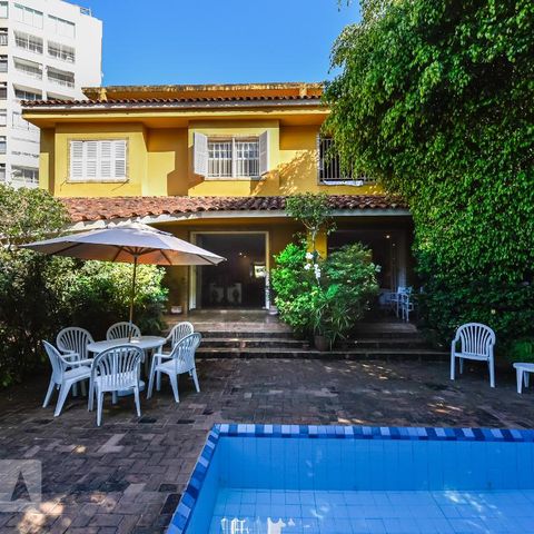 Casa à venda com 700m², 4 quartos e 4 vagas Casa à venda com 700m², 4 quartos e 4 vagasÁrea Externa - Piscina