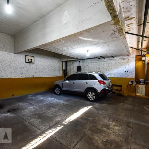 Casa à venda com 700m², 4 quartos e 4 vagas Casa à venda com 700m², 4 quartos e 4 vagasGaragem
