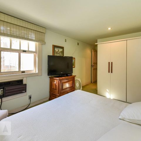 Casa à venda com 700m², 4 quartos e 4 vagas Casa à venda com 700m², 4 quartos e 4 vagasSuíte 4
