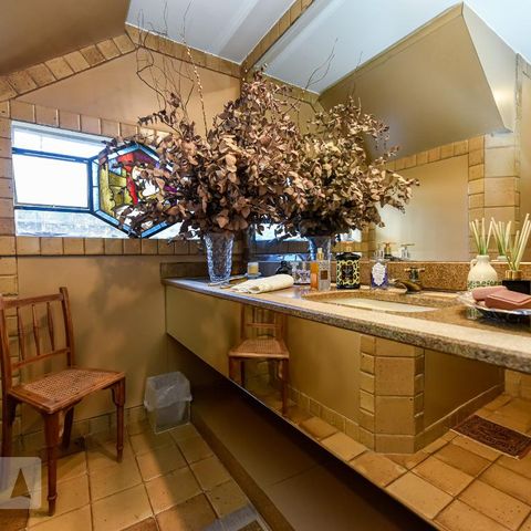 Casa à venda com 700m², 4 quartos e 4 vagas Casa à venda com 700m², 4 quartos e 4 vagasLavabo