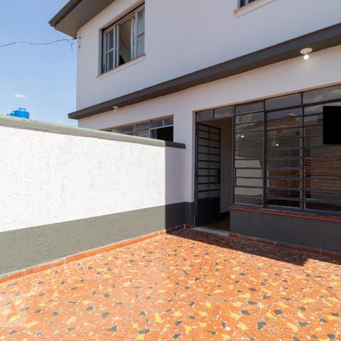 Casa à venda com 117m², 2 quartos e 2 vagasVaranda da sala