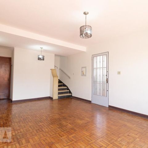Casa à venda com 117m², 2 quartos e 2 vagasSala