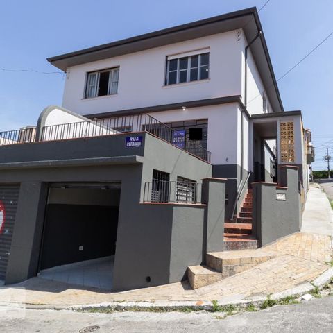 Casa à venda com 117m², 2 quartos e 2 vagasFachada
