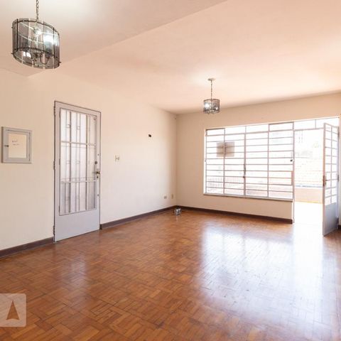 Casa à venda com 117m², 2 quartos e 2 vagasSala