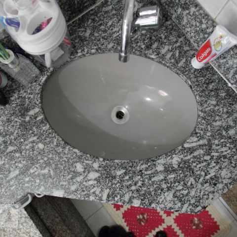 Apartamento à venda com 93m², 3 quartos e 2 vagasBanheiro da suíte - pia