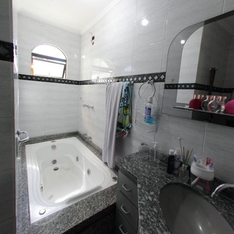 Apartamento à venda com 93m², 3 quartos e 2 vagasBanheiro da suíte