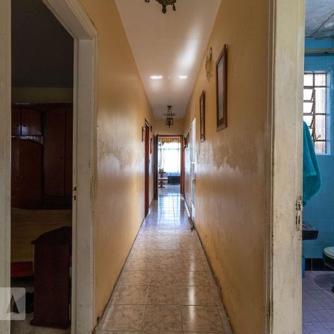 Casa à venda com 110m², 3 quartos e 3 vagasCorredor