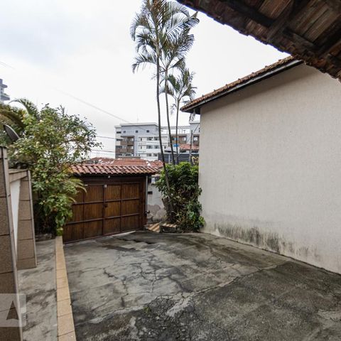 Casa à venda com 556m², 4 quartos e 4 vagas Casa à venda com 556m², 4 quartos e 4 vagasQuintal