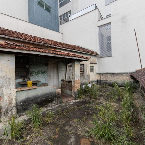 Casa à venda com 556m², 4 quartos e 4 vagas Casa à venda com 556m², 4 quartos e 4 vagasQuintal