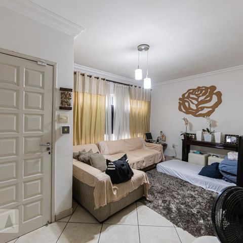 Casa à venda com 556m², 4 quartos e 4 vagas Casa à venda com 556m², 4 quartos e 4 vagasSala