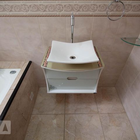 Casa à venda com 250m², 3 quartos e 4 vagasBanheiro Corredor