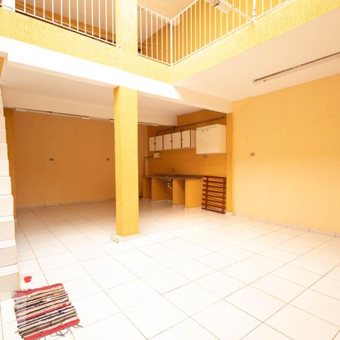 Casa à venda com 250m², 3 quartos e 4 vagasQuintal com churrasqueira