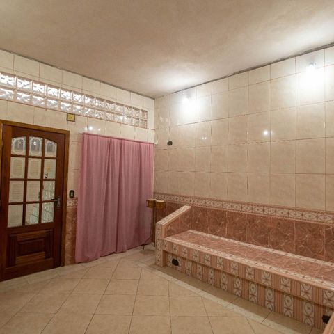 Casa à venda com 345m², 4 quartos e 1 vagaSala de TV