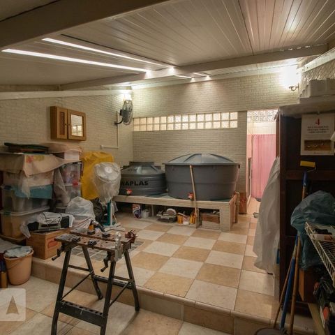 Casa à venda com 345m², 4 quartos e 1 vagaÁrea de serviço