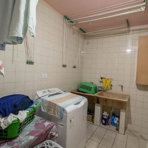 Casa à venda com 345m², 4 quartos e 1 vagaLavanderia