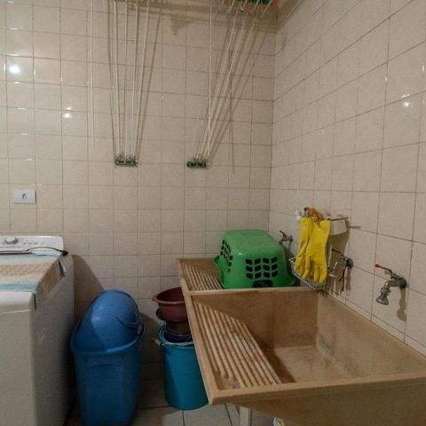 Casa à venda com 345m², 4 quartos e 1 vagaLavanderia