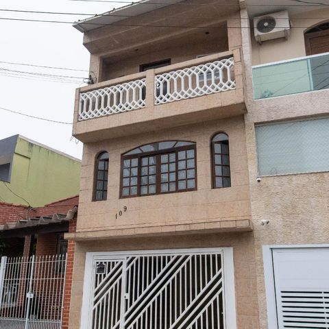 Casa à venda com 345m², 4 quartos e 1 vagaFachada